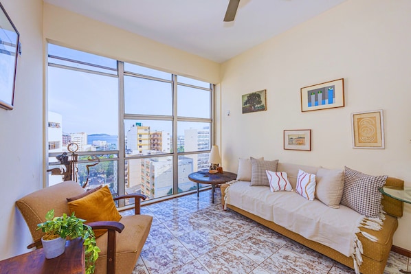 Apartment | Living area - Rj03 Ipanema Ap 2 quartos 200m da praia (Rio de Janeiro)
