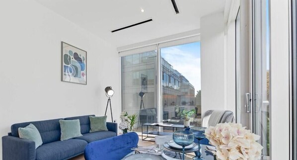 Smart TV, videojuegos, tenis de mesa y libros 