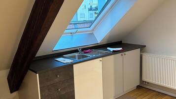 Suite Confort | Cocina privada | Refrigerador, microondas, tostadora y periquera