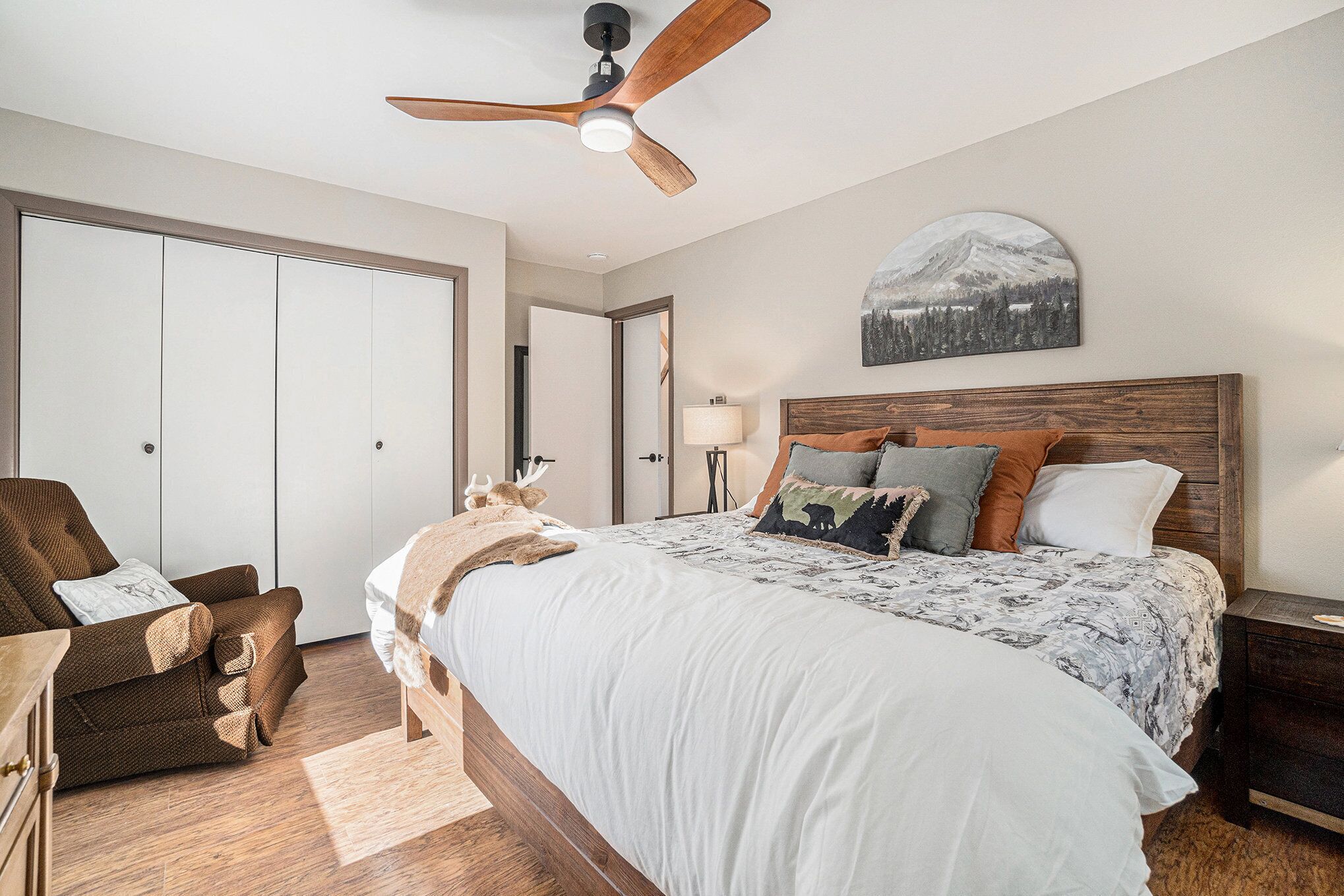 3 Schlafzimmer, Schreibtisch, Bügeleisen/Bügelbrett, Reisekinderbett