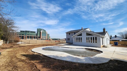 Front Row Views to Lambeau Field in this Spacious 4-bedroom house!