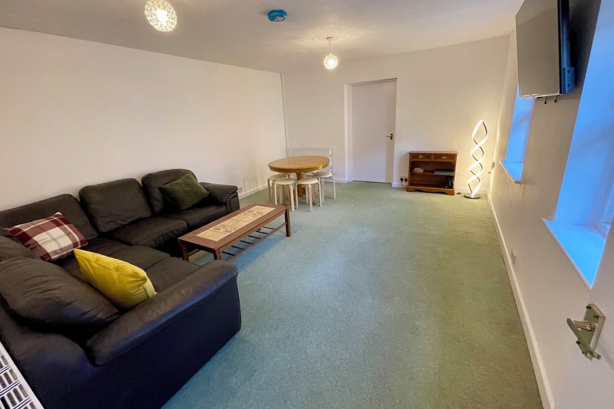 Stuga - 2 sovrum (1A Vernon Court (Parking Available)) | Skrivbord och sängkläder