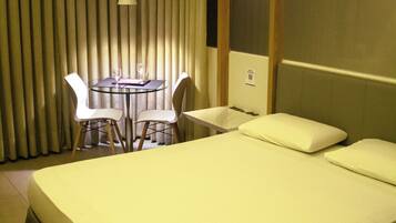 Deluxe Suite | 1 bedroom, blackout drapes, free WiFi