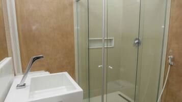 Apartamento | Banheiro | Toalhas de banho, sabonete, papel higiênico