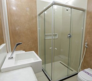 Apartament | Bany | Tovalloles, sabó i paper higiènic