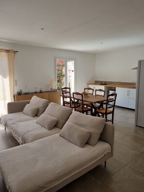 Smart TV, books - Beautiful, quiet house within walking distance of the sea. (Poggio-Mezzana)