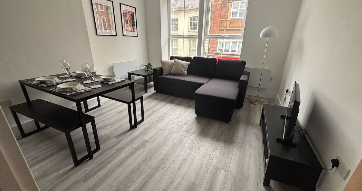 Inviting 2 Bed Apartment - Wi-fi - Northampton, UK