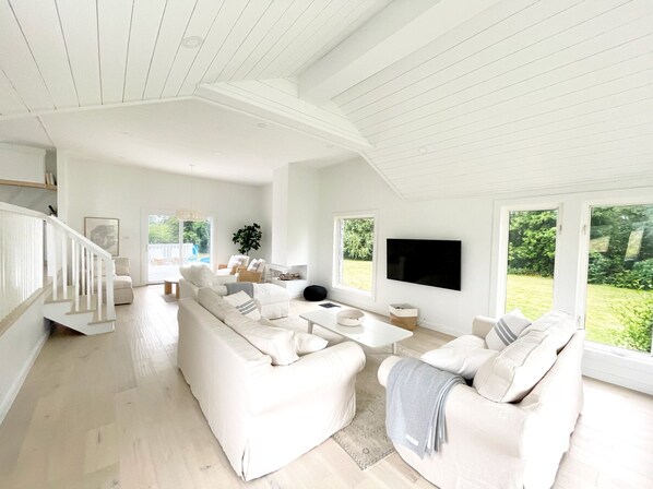 Téléviseur connecté, foyer, chaîne audio