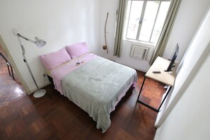 1 habitación, escritorio, wifi y ropa de cama 