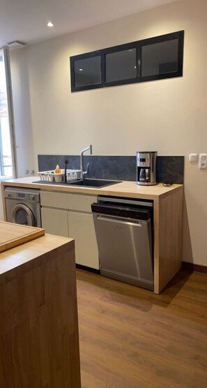 Micro-ondes, four, plaque de cuisson, lave-vaisselle