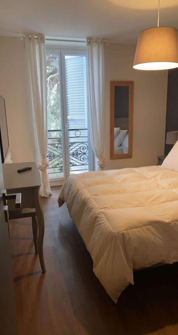 2 chambres, fer et planche à repasser, Wi-Fi, draps fournis