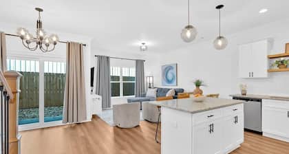 Gated Community~Brand new townhouse~Downtown Rome