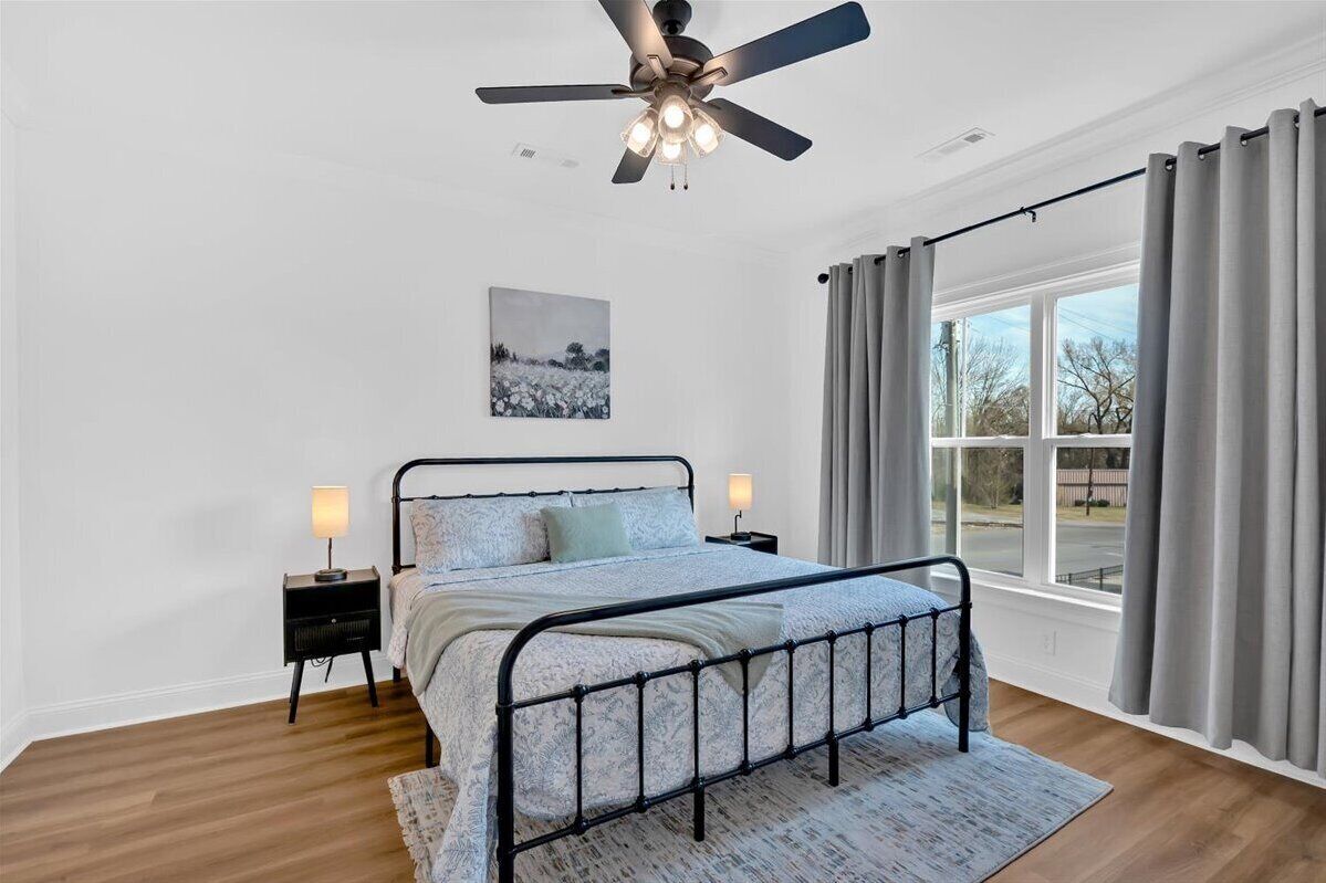 3 slaapkamers, een strijkplank/strijkijzer, gratis wifi, beddengoed