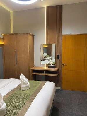 Studio Suite Deluks, 1 Tempat Tidur King, pemandangan kota | Wi-Fi gratis