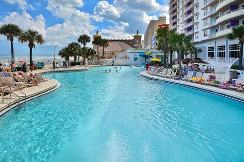 NEW Oceanfront Luxe Beach Escape @ Ocean Walk Resort + 4 Pools + Lazy River