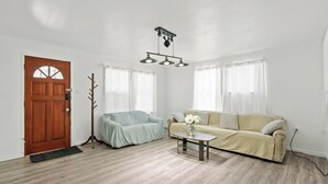 Smart TV, offices - 2BR1BATH PET-FRIENDLY HOUSE#RV FREE (Ontario)