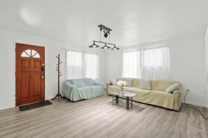 Smart TV, offices - 2BR1BATH PET-FRIENDLY HOUSE#RV FREE (Ontario)