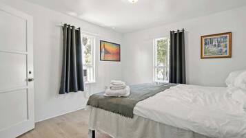 2 habitaciones, tabla de planchar con plancha, wifi y ropa de cama