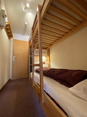 Room - 200m from resort center, 3rd floor, balcony, tv, ski locker, 17m², Valfréjus (Valfréjus)