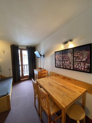 Dining - 200m from resort center, 3rd floor, balcony, tv, ski locker, 17m², Valfréjus (Valfréjus)