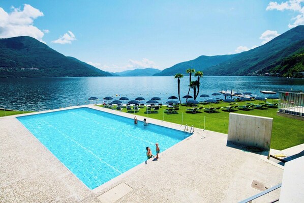 Apartment, 3 Bedrooms, Smoking | Pool