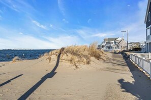 Beach nearby, sun loungers, beach towels