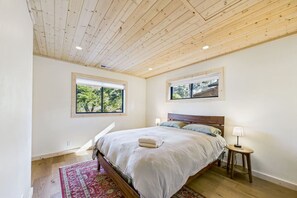 3 bedrooms, iron/ironing board, travel crib, WiFi