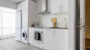 Refrigerador, microondas, horno y parrilla de estufa