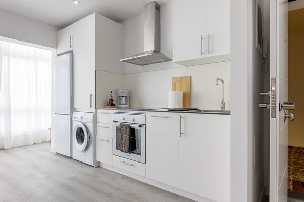 Réfrigérateur, micro-ondes, four, lave-vaisselle