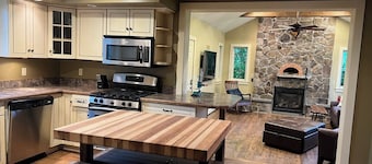 Spacious 7-bedroom House in Vestal