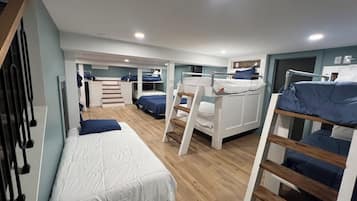 7 bedrooms, iron/ironing board, WiFi, bed sheets
