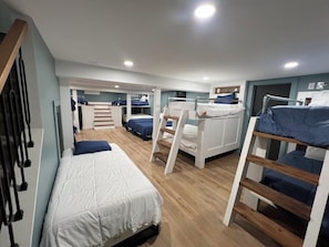 7 slaapkamers, een strijkplank/strijkijzer, wifi, beddengoed