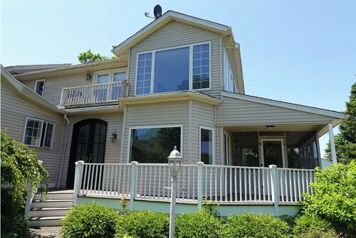 Spacious 7-bedroom House in Vestal