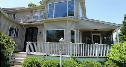 Spacious 7-bedroom House in Vestal