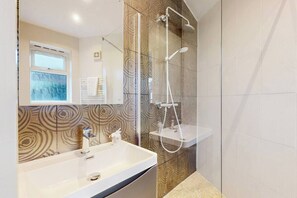 Dusche, Seife, Toilettenpapier