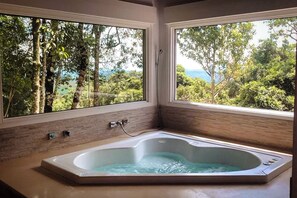 Chale luxo com hidro e lareira | Vue de la chambre