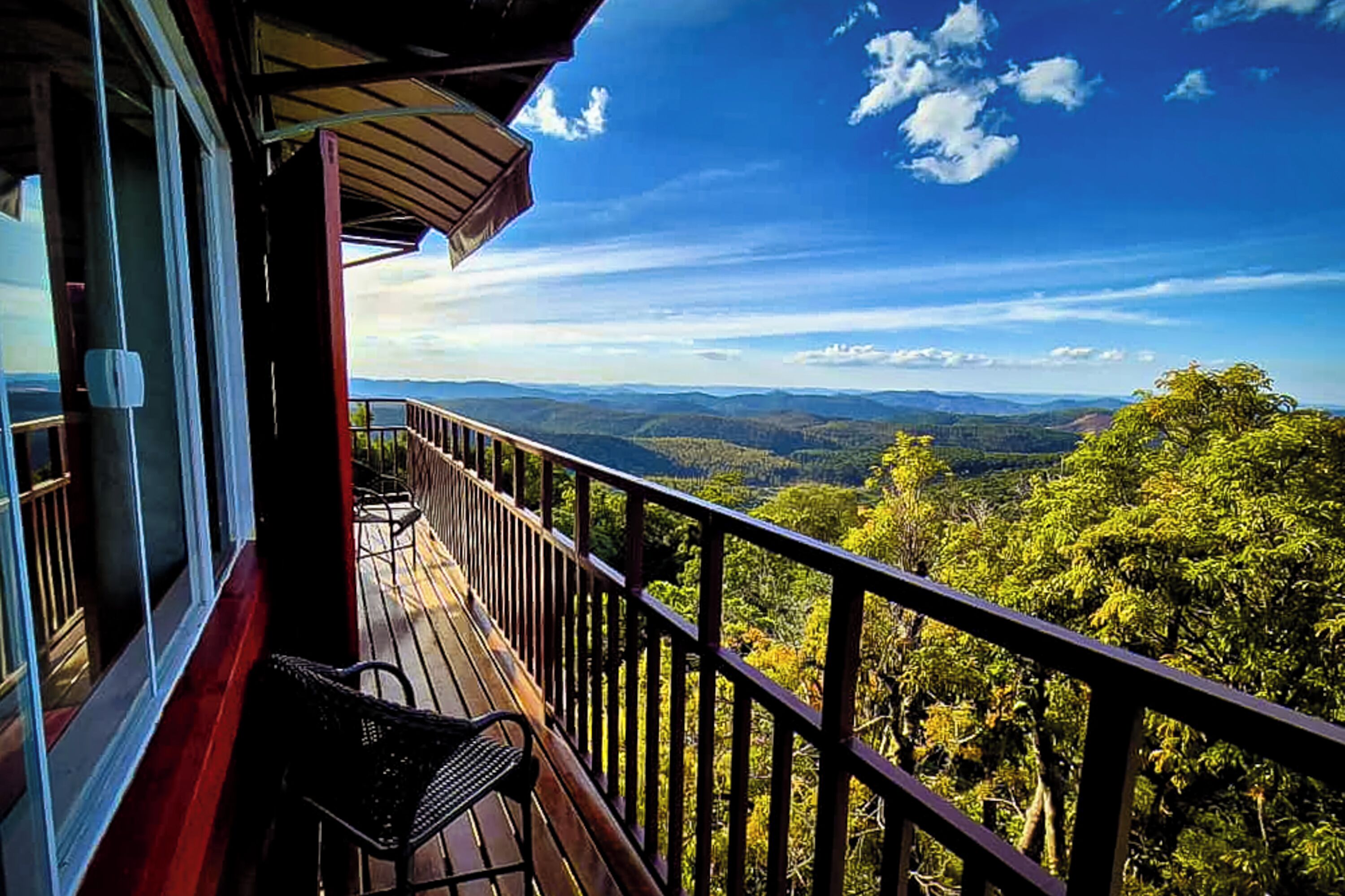 Quarto superluxo, varanda coberta, vista para a montanha | Sacada
