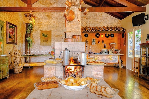 Free daily buffet breakfast 