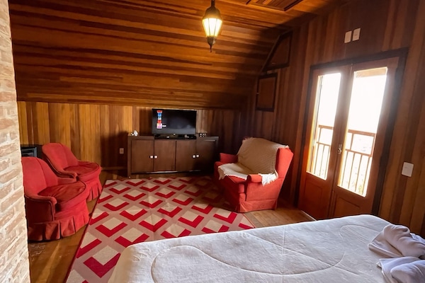 Luxury Room, Lanai, Mountain View | 1 bedroom, soundproofing, free WiFi