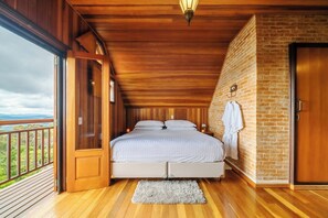 Luxury Room, Lanai, Mountain View