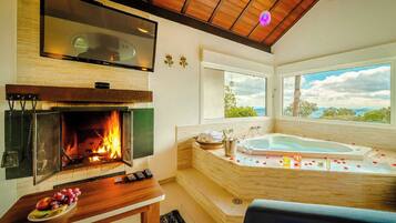 Chale luxo com hidro e lareira | 1 bedroom, soundproofing, free WiFi