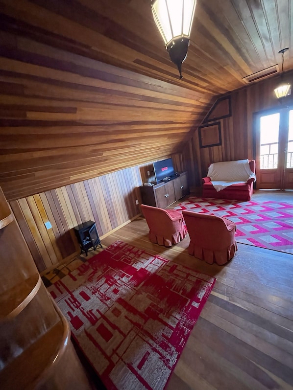 Luksushuone, lanai, vuoristonäköala | 1 makuuhuone, äänieristys, ilmainen Wi-Fi