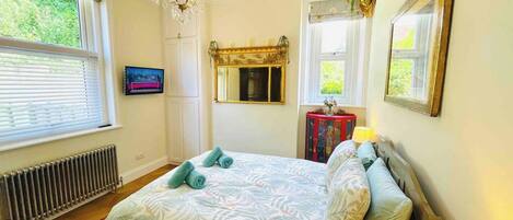 2 soverom, strykejern/-brett, wi-fi og sengetøy