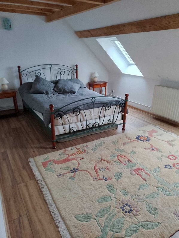 2 bedrooms, iron/ironing board, travel cot, WiFi