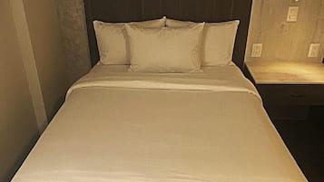 Caja de seguridad en la habitación y escritorio