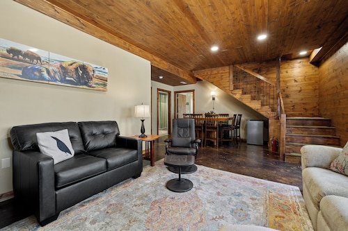 Charming Custer Pines with Hot Tub & Pet Friendly