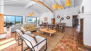 Interior - Casa Montinho - Nine Bedroom Villa, Sleeps 18 (Loule)