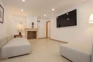 Smart TV, foosball, table tennis