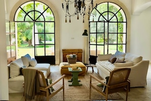 Smart TV, ping pong - Mas de L'Olivette - Five Bedroom Villa, Sleeps 10 (Unknown)