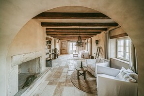 Smart TV, fireplace - Farmhouse Istria - Five Bedroom Villa, Sleeps 10 (Kaldir)